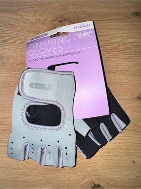 NWT TKO Women’s Training Gloves Medium Half Finger Weight Lifting Gym Gray